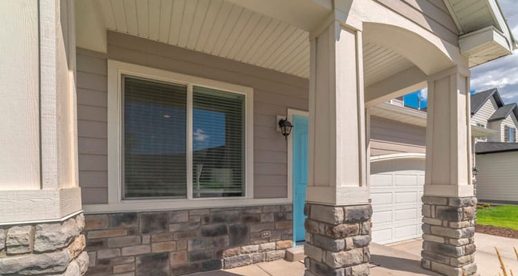 The Benefits of Installing a Front Porch or Deck Extension